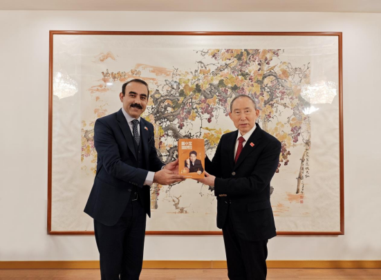 龙宇翔与巴基斯坦驻华使馆国防武官兼陆军武官古拉姆·穆斯塔法准将亲切会见