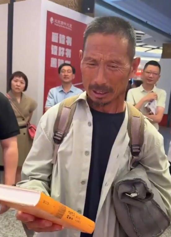 對話被陳行甲擁抱走紅的工地大叔