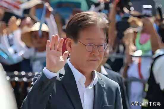 朴槿惠和李明博同日现身竞选集会 搅动选情涟漪效应