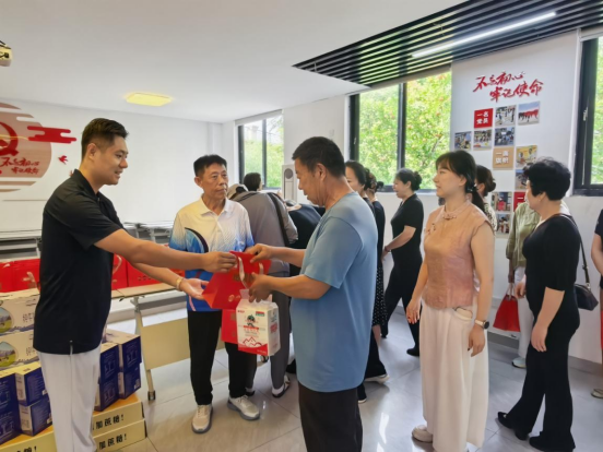同心迎中秋——威海市环翠区委统战部开展中秋物资捐赠慰问