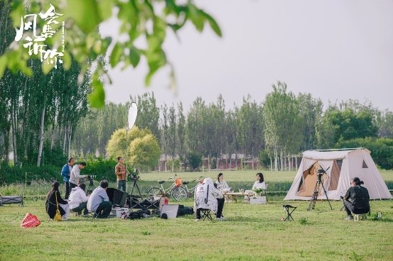 《风会告诉你》第一季发布嘉宾海报，美好生活发现官辛雨在露营地等你，即刻出发！