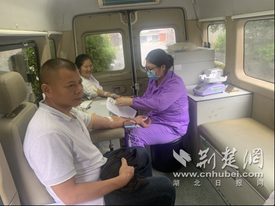 热血映初心 奉献暖乡村——驻村工作队组织兴隆村无偿献血活动