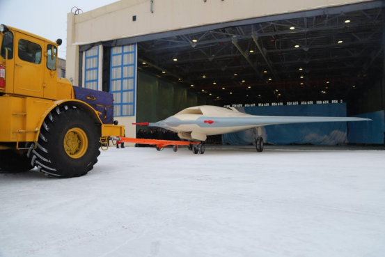 俄罗斯最先进重型攻击无人机首架飞行样机亮相
