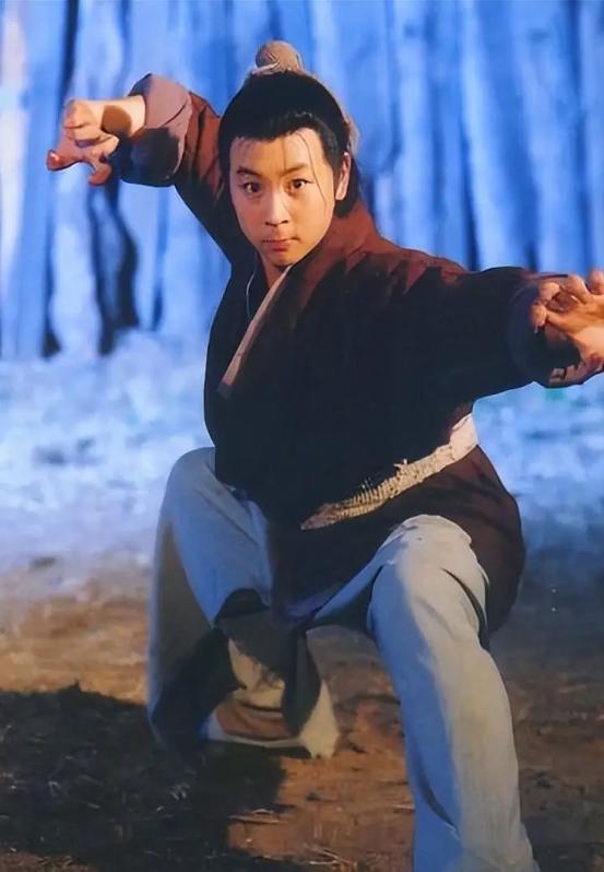 37歲釋小龍罕見近照曝光 昔日童星今非昔比