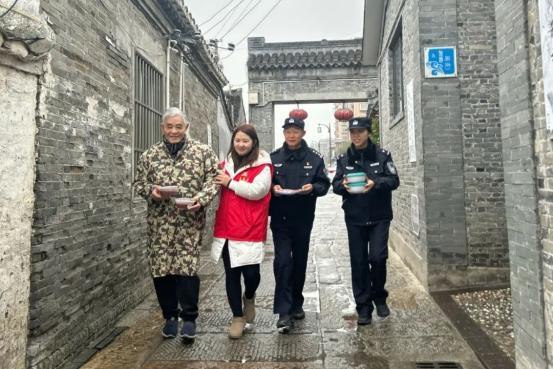 江苏如皋18位退休民警“归队” 余热生辉解民忧
