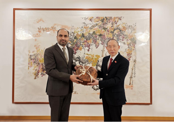 龙宇翔与巴基斯坦驻华使馆国防武官兼陆军武官古拉姆·穆斯塔法准将亲切会见