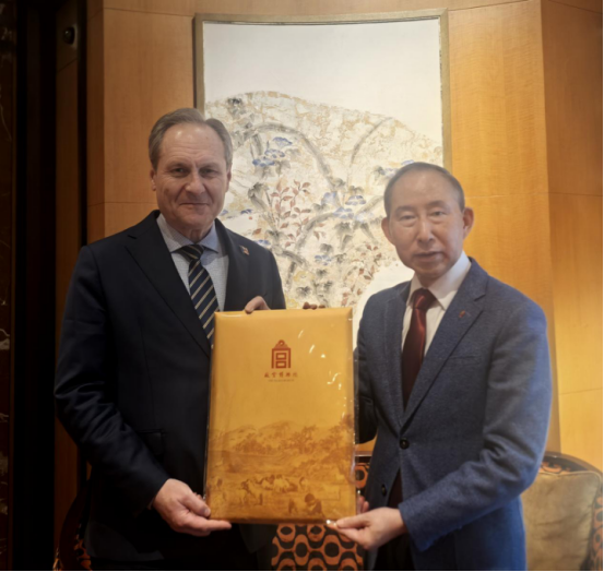 龍宇翔應(yīng)邀出席摩爾多瓦駐華大使杜米特魯·貝拉基什離任晚宴