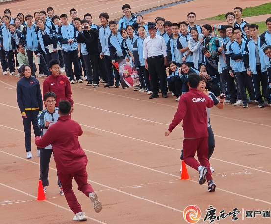 田径名将林雨薇寄语青少年：低谷是巅峰的开始 沉得住气才能迎接巅峰