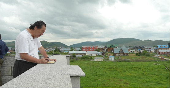 “走遍中国”:以画笔镌刻恩和小镇的独特诗韵