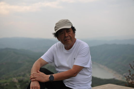 “走遍中国”:黄河湾畔寻真意,写生正得天地心