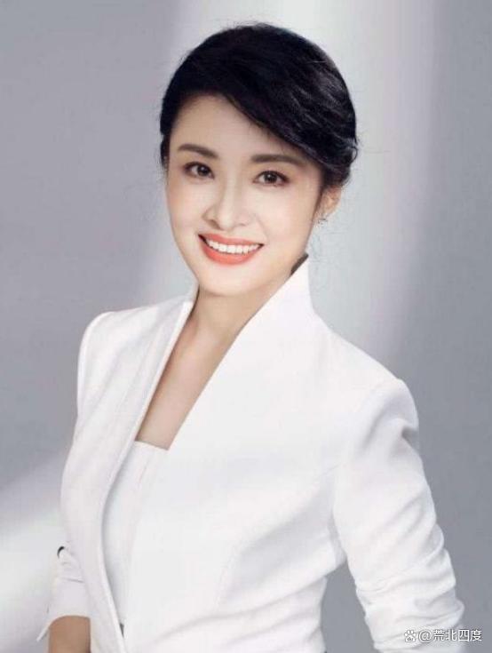 从“央视一姐”到“央企董事长”, 相比董卿, 周涛走了不同的大道