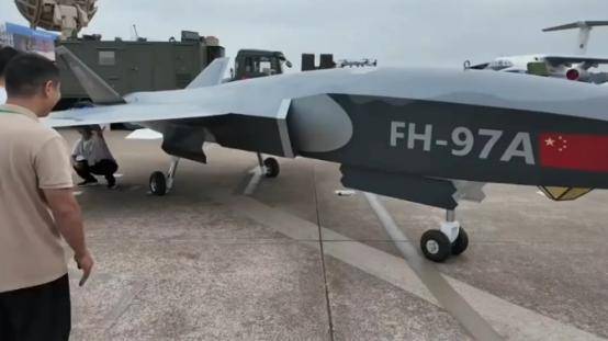 歼-20S指挥无人机作战有多强 展现未来空战新模式