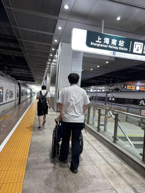 患罕见病男孩高考643分 书写艰难成就辉煌