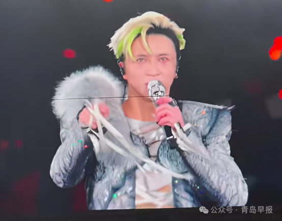 演唱会突发屏幕故障 薛之谦紧急叫停 薛之谦太宠粉了