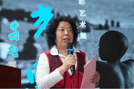 “索光照眼·王安怿摄影艺术展”在西安建筑科技大学贾平凹文学艺术馆开幕