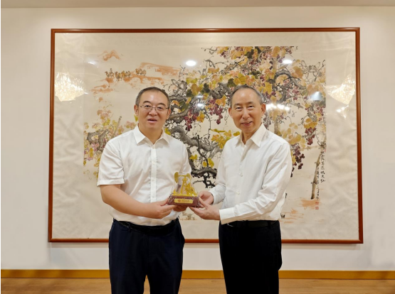 龙宇翔与西安石油大学党委书记常江亲切会见