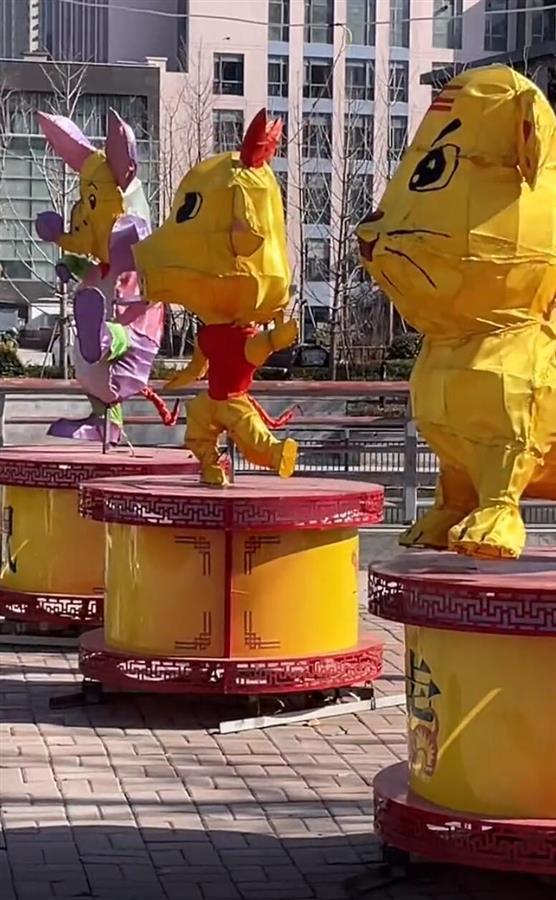 街道办回应十二生肖花灯丑到市民 网友：长相有点幽默了