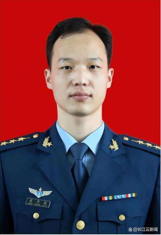 交警蔣仲超搶救12天后犧牲年僅41歲 警號封存精神永存