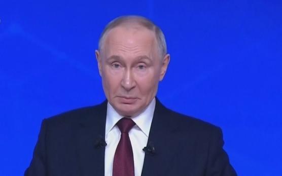 普京为何在记者会“夸”泽连斯基