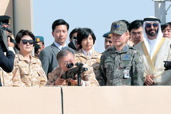 韩国第一夫人穿军装被批抢总统风头 应该好好对自身加强管理