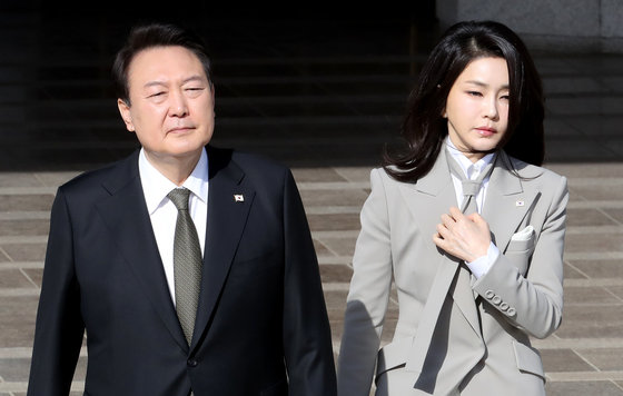 韩媒：因牵涉地产弊案，韩国警方决定将尹锡悦夫人的哥哥等人送检