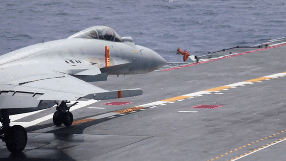 外機(jī)抵近 航母官兵興奮：到我上場了 全天候應(yīng)對挑戰(zhàn)