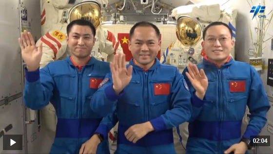 福建舰全体官兵列阵送上新年祝福 硬核致敬祖国与人民