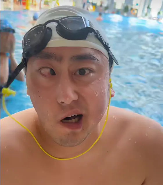 三次开颅、右眼失明、半脸面瘫！30岁抗癌北体大小伙，成了无数人的光 笑对命运的玩笑