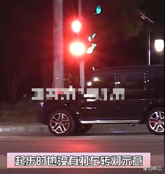曝袁姗姗违规停车 遛狗温情难掩违章事实