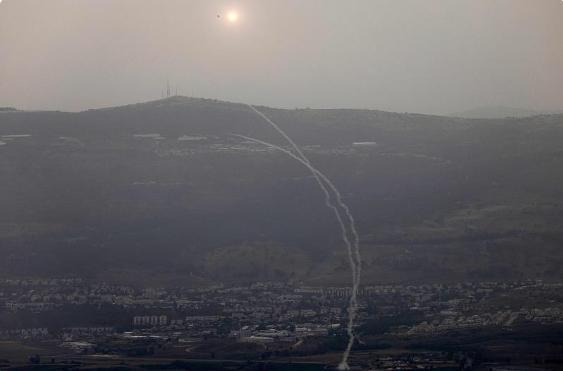 以色列遭火箭弹突袭 多地发生火灾