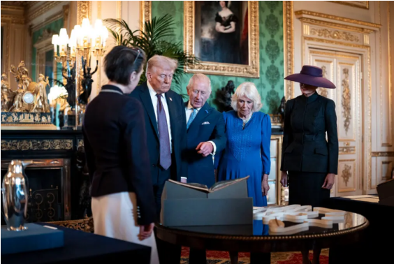 特朗普与查尔斯互赠了这些礼物