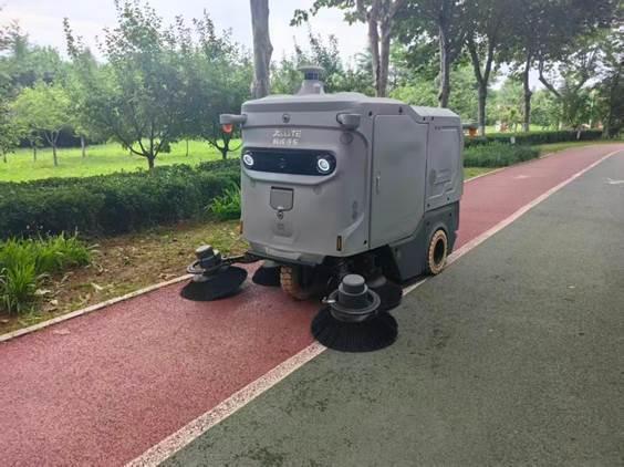 无人清扫车遍布青岛 科技赋能城市保洁