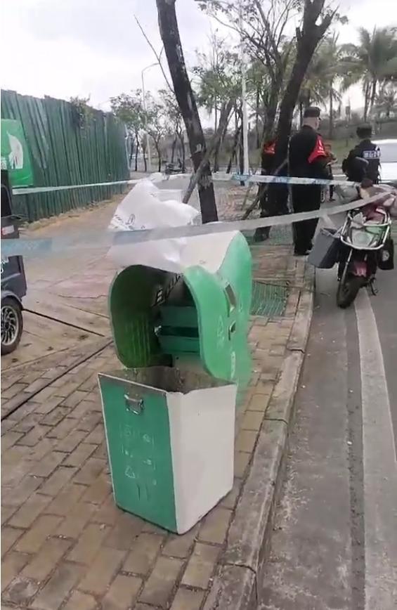 环卫工在垃圾桶内捡到30万现金 警方介入调查