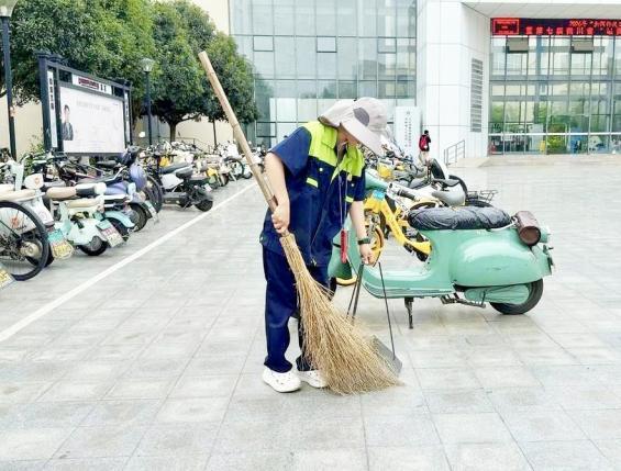 33岁环卫女工回应考上硕士研究生