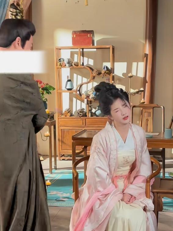 短剧演员被男演员隔空扇耳光