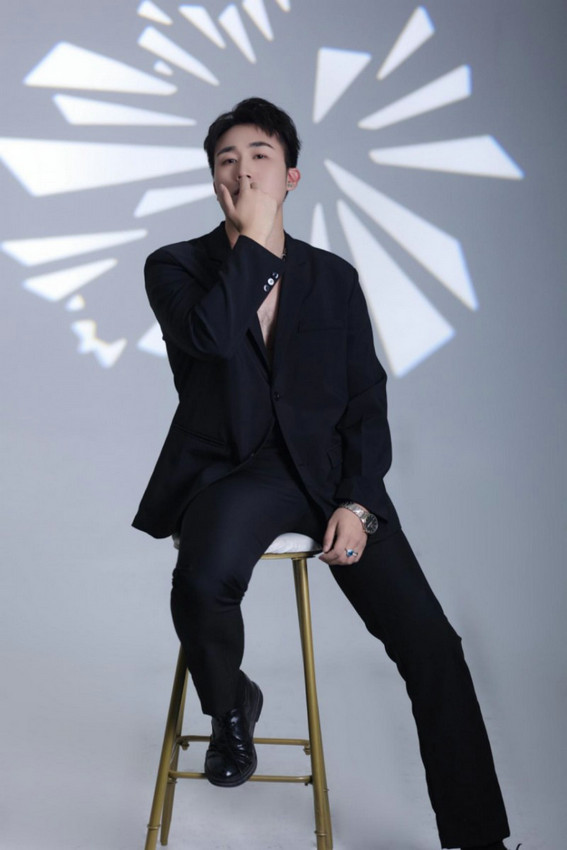 演员王成岳：演艺界的潜力男主角接班人