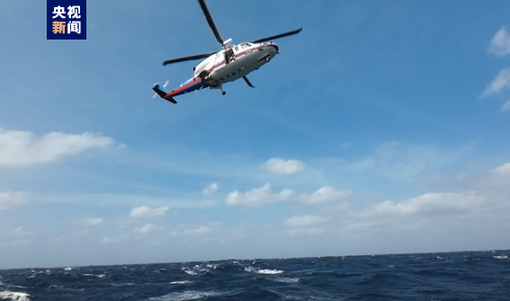 广东一渔船海上遭遇风浪致3人受伤 直升机紧急救援
