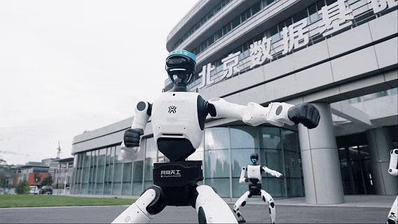 北京人形多智能体群控方案发布 迈向群体智能新阶段