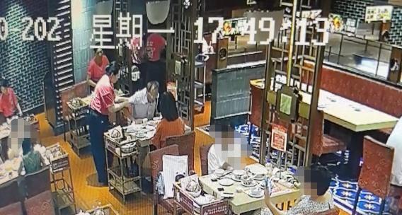 男子旅游时肝脏出血饭店员工施以援手