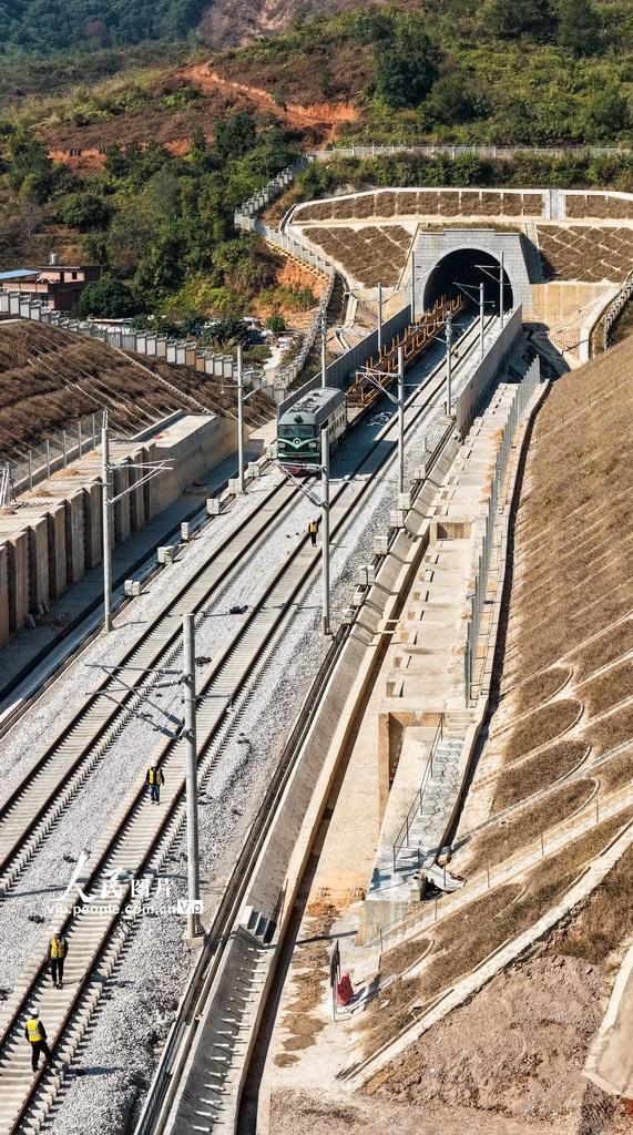 广西梧州：柳梧铁路建设正酣