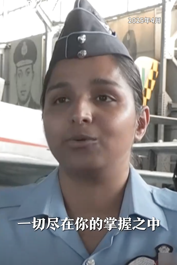 印首位女性陣風(fēng)飛行員評(píng)價(jià)陣風(fēng)戰(zhàn)機(jī)