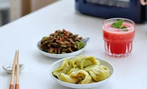 豆角饺子香翻天，省钱又营养，你家包了吗？