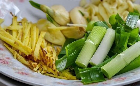 豆角饺子香翻天，省钱又营养，你家包了吗？