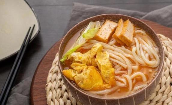 厨房小白逆袭！10分钟煮出香喷喷汤面，邻居都来蹭饭？