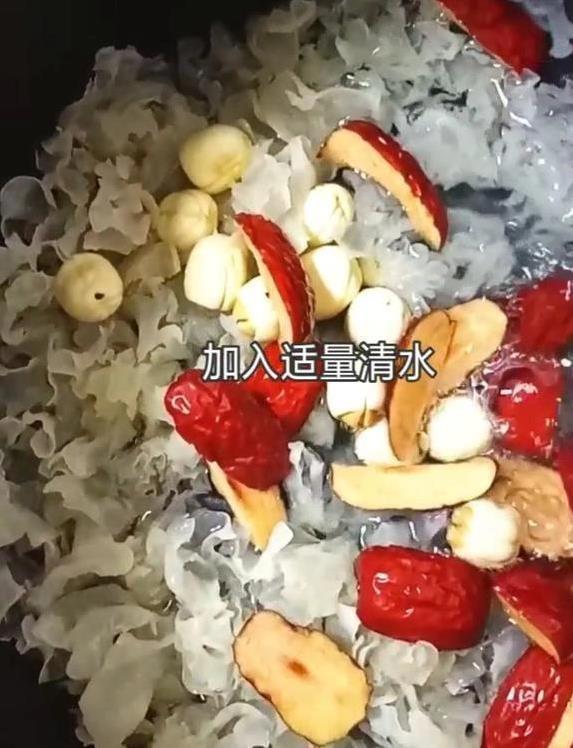 吃不起阿胶别慌，银耳一周吃3次，皮肤嫩得像18岁