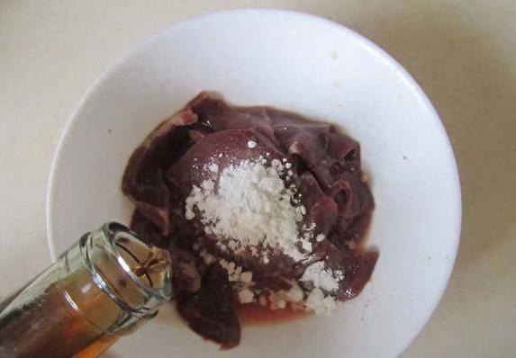 15分钟做道下饭菜，黄瓜炒猪肝超嫩，秘诀你猜是啥？