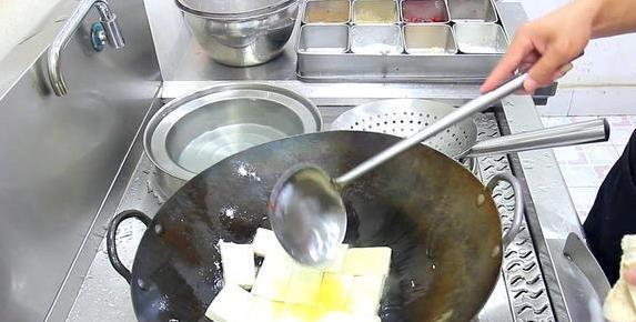 剩菜也能变大餐？煎豆腐配娃娃菜，30分钟惊艳全家