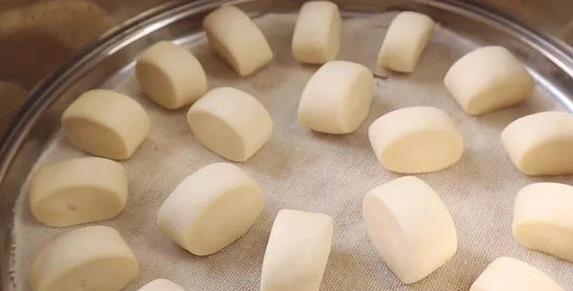 清晨5分钟备料，轻松蒸出奶香馒头，全家都抢着吃？