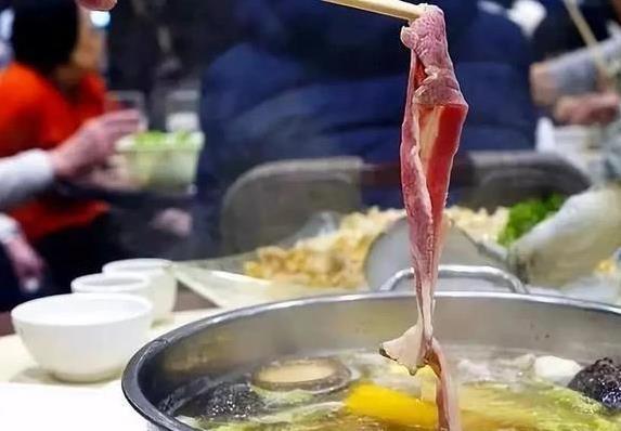 吃牛排一块就饱？火锅三盘肉不够？背后的秘密揭晓