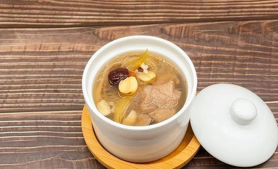 老母鸡土鸡乌鸡，炖汤选哪个最香？3招让汤清肉嫩